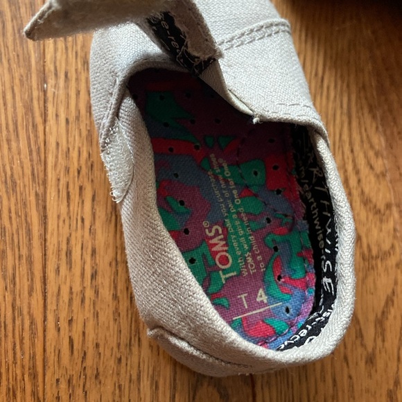 TOMS GREY EARTHWISE CLASSICS TODDLER SIZE 4 - Picture 3 of 6